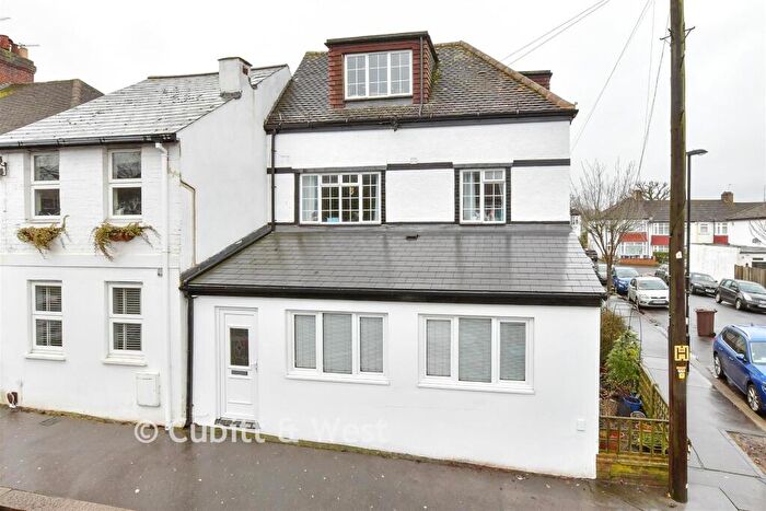 1 Bedroom Ground Maisonette For Sale In Spring Park Road, Shirley, Croydon, Surrey, CR0