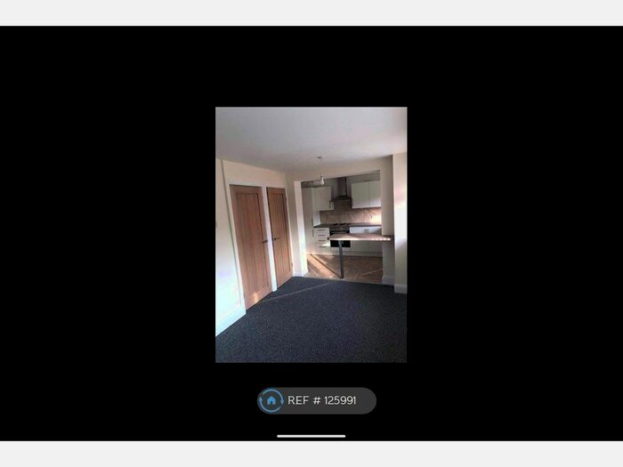 5 Bedroom Semi-Detached House To Rent In Yarrow Av, Liverpool, L31