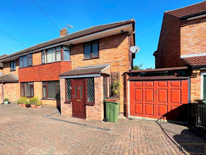 4 Bedroom Semi-Detached House To Rent In Seagrave Drive, Oadby, LE2