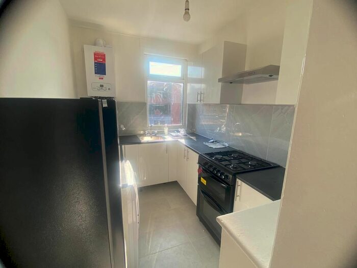 4 Bedroom Flat To Rent In The Broadway, Southall, UB1