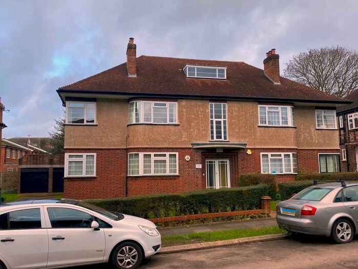 3 Bedroom Flat To Rent In Grove Avenue, Sutton, SM1