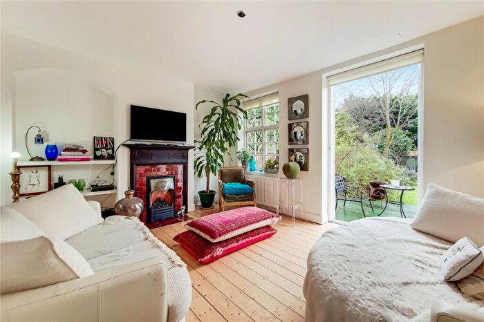 5 Bedroom Semi-Detached House To Rent In Eastholm, Hampstead Garden Suburb, NW11