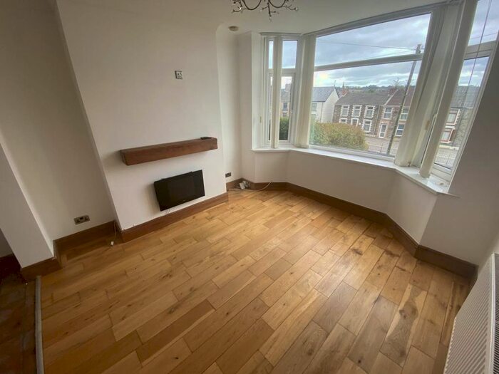 3 Bedroom Property To Rent In Carmarthen Road, Fforestfach, Swansea, SA5