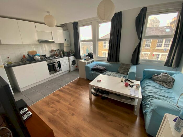 3 Bedroom Flat To Rent In Landor Road, London, SW9