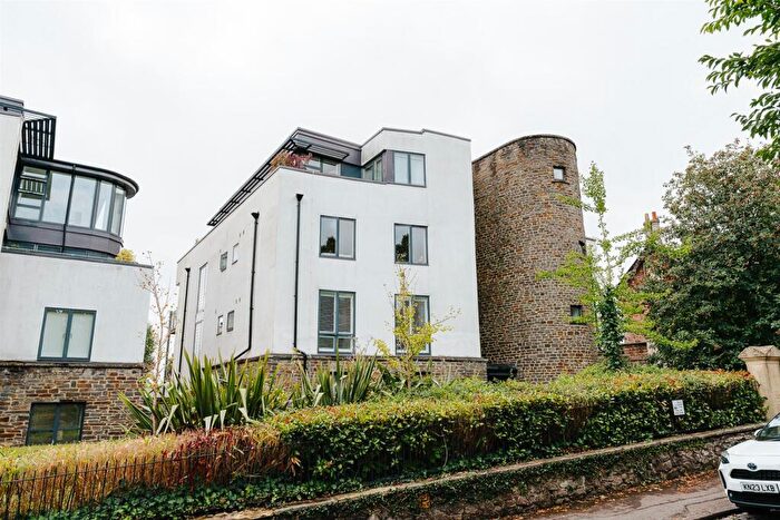 2 Bedroom Apartment For Sale In Elm Lane, Redland, Bristol, BS6