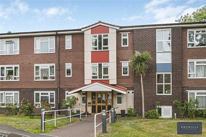 2 Bedroom Apartment For Sale In Firs Close, Claygate, Esher, Surrey, KT10
