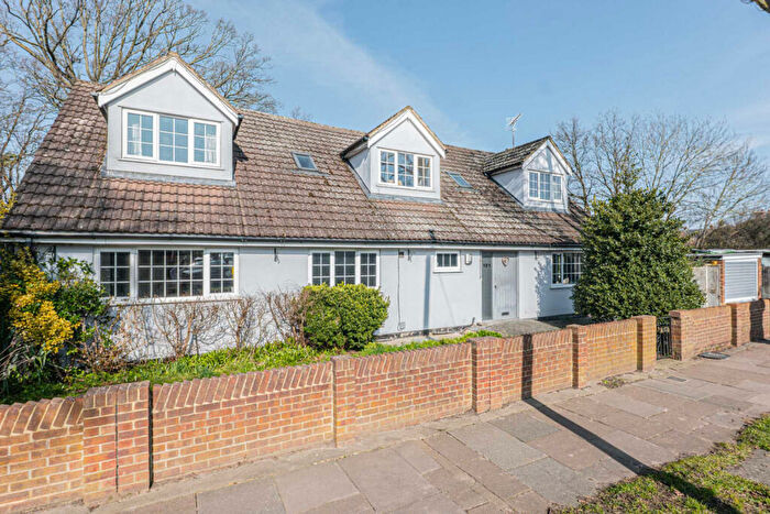 6 Bedroom Detached House For Sale In Manchester Drive, Leigh-on-sea, SS9