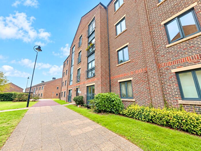 2 Bedroom Flat For Sale In Heritage Way, Priddys Hard, Gosport, PO12