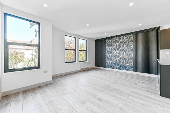 2 Bedroom Flat To Rent In Kidderminster Road, West Croydon, Croydon, CR0