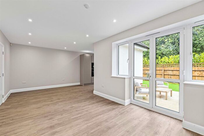 2 Bedroom Flat For Sale In Mclaren Court, Fetcham, KT22