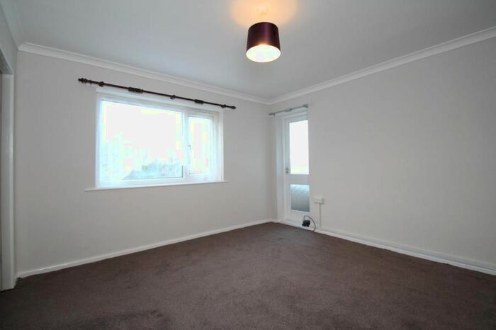 2 Bedroom Flat To Rent In Flat, 36 St. James Drive, Horsforth, Leeds LS18