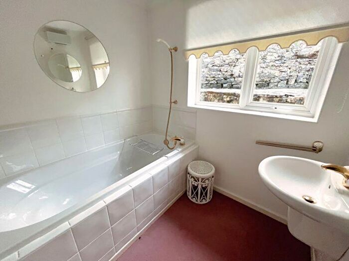4 Bedroom Detached House For Sale In Mill Park, Cowbridge, The Vale Of Glamorgan, CF71
