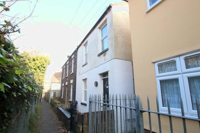 1 Bedroom Flat To Rent In Cinder Footpath, Broadstairs, CT10