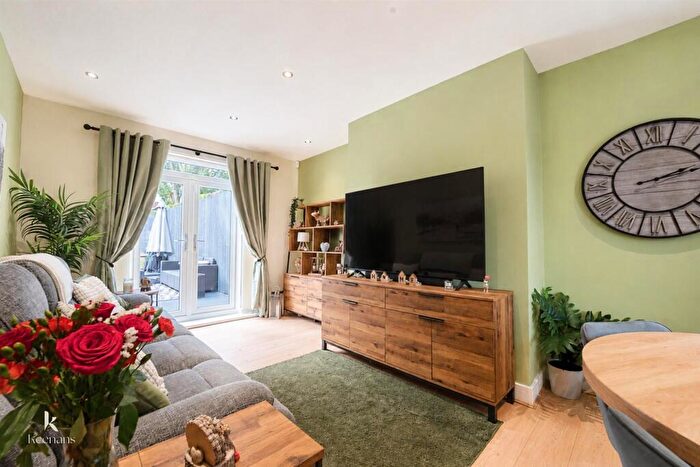 3 Bedroom End Of Terrace House For Sale In Constable Avenue, Burnley, BB11
