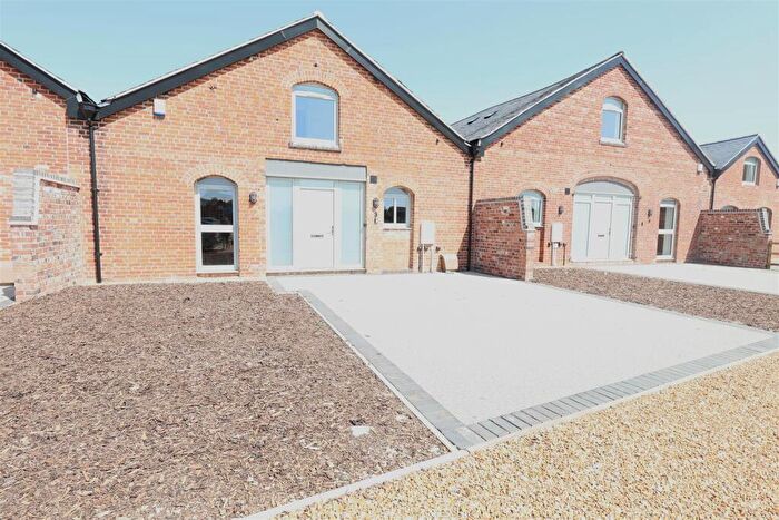 4 Bedroom Barn Conversion To Rent In Castle View, Studley, B80