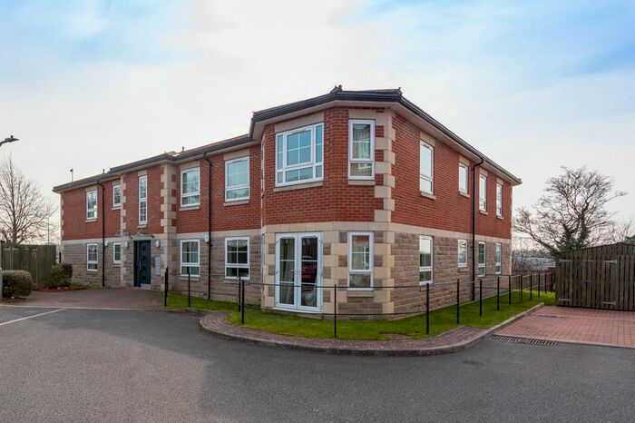 2 Bedroom Flat To Rent In Waterside, Silver Street, Fairburn, WF11