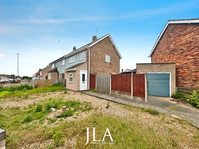 3 Bedroom Semi-Detached House To Rent In Gloucester Crescent, Wigston, LE18