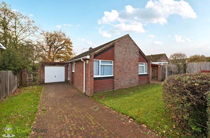 3 Bedroom Bungalow For Sale In Pleasant Hill, Tadley, Hampshire, RG26