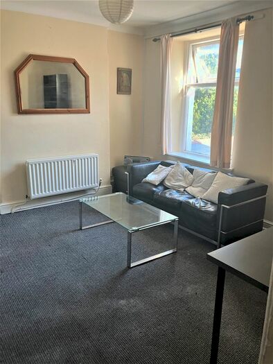 2 Bedroom Flat To Rent In North Luton Place, Cardiff, CF24