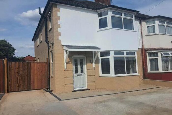 3 Bedroom Semi-Detached House To Rent In Leagrave Road, Luton, LU3