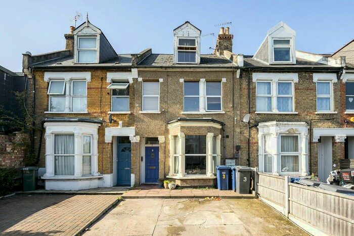 2 Bedroom Apartment To Rent In Parkhurst Road, New Southgate, London, N11