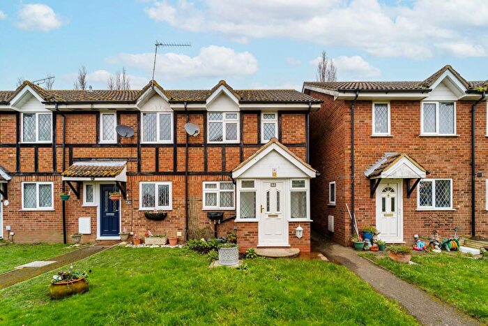3 Bedroom End Of Terrace House For Sale In The Heathers, Stanwell, Staines, TW19