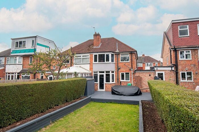 4 Bedroom Semi-Detached House For Sale In Valley Road, Solihull, West Midlands, B92