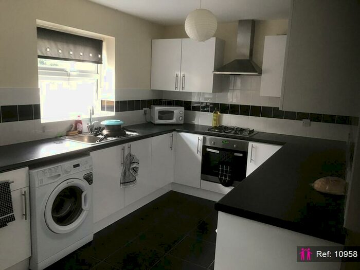 6 Bedroom Semi-Detached House To Rent In Southsea Road, Kingston Upon Thames, KT1