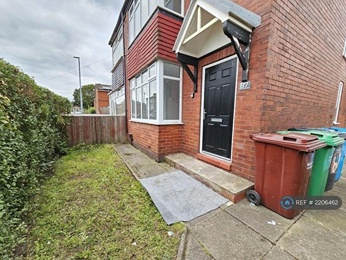 3 Bedroom Semi-Detached House To Rent In Briscoe Lane, Manchester, M40