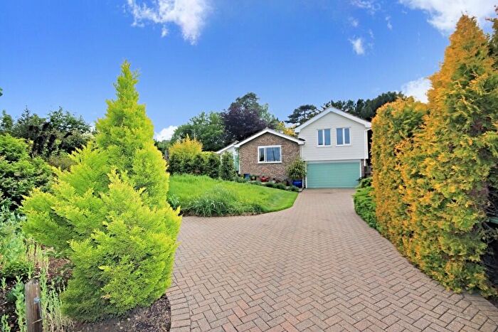 5 Bedroom Detached House For Sale In Court Drive, Maidstone, ME16