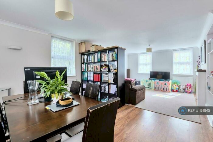 2 Bedroom Flat To Rent In Brunel Court, London, SE16