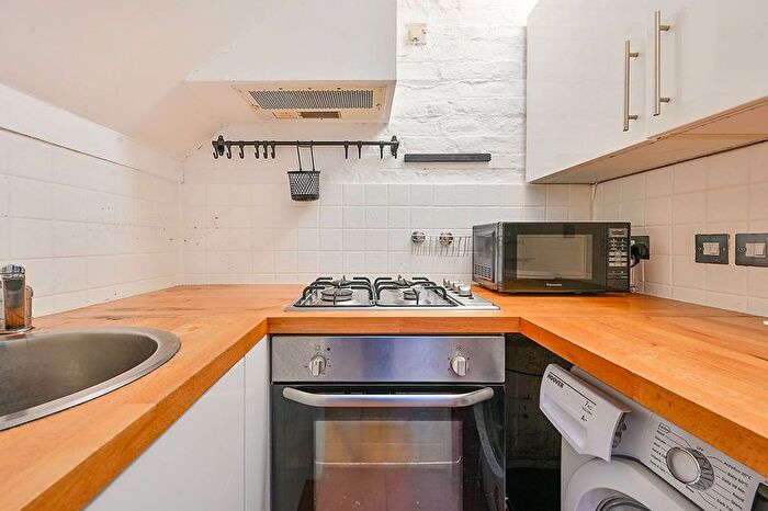 1 Bedroom Flat For Sale In Uxbridge Road, Ealing, London, W13