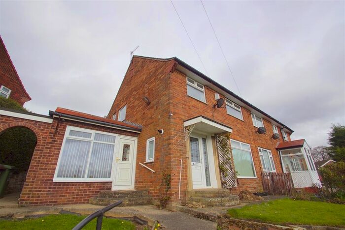 3 Bedroom Semi-Detached House To Rent In Brackenwood Drive, Roundhay, Leeds, LS8