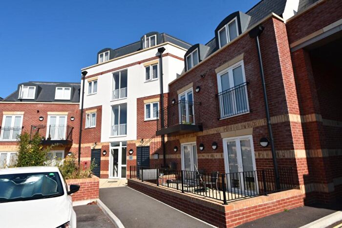 1 Bedroom Flat To Rent In New Lane, Havant, Hampshire, PO9
