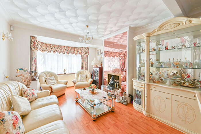 4 Bedroom Semi Detached House For Sale In Brookfields Avenue, Mitcham, CR4