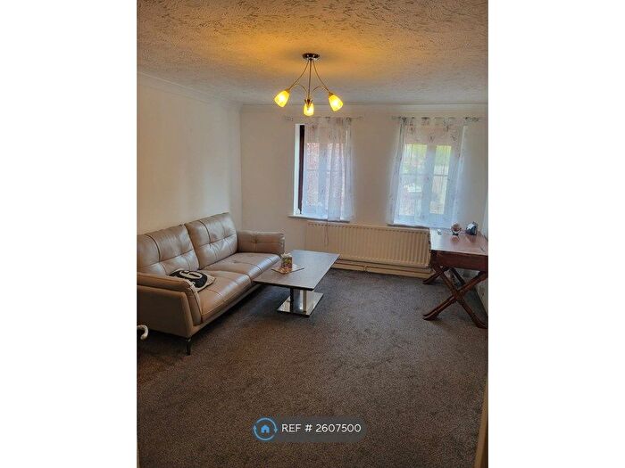 2 Bedroom Flat To Rent In Station Road, Harpenden, AL5