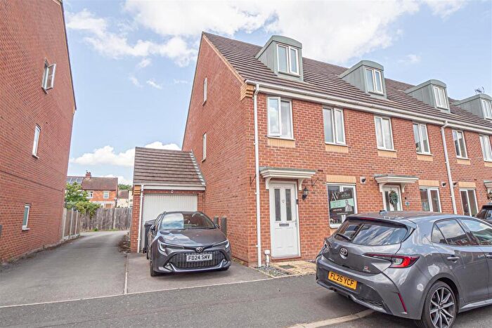 3 Bedroom Semi-Detached House For Sale In Balata Way, Burton-On-Trent, DE13