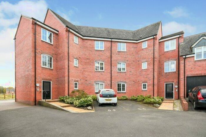 2 Bedroom Flat To Rent In Henfrey Drive, Nottingham, NG15