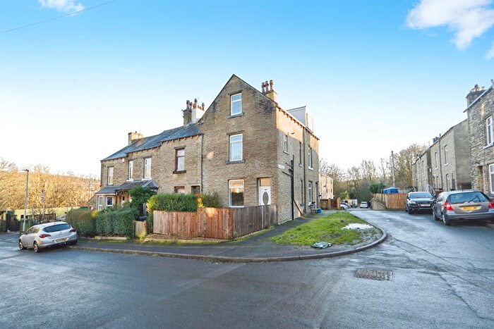 2 Bedroom End Of Terrace House For Sale In North View Street, Keighley, BD20