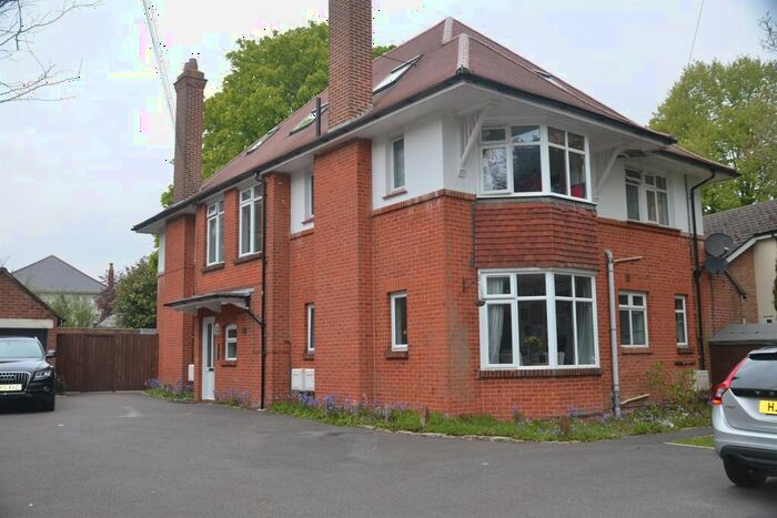 2 Bedroom Flat To Rent In Bedroom First Floor Flat In Talbot Park, BH3