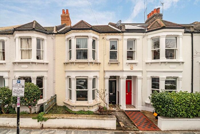 3 Bedroom Property For Sale In Grandison Road, Between The Commons, SW11