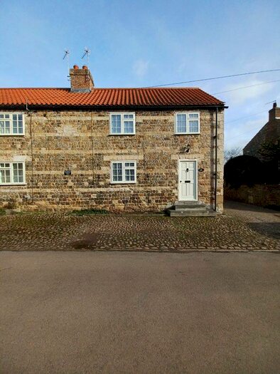 3 Bedroom Semi-Detached House To Rent In Studley Roger, HG4