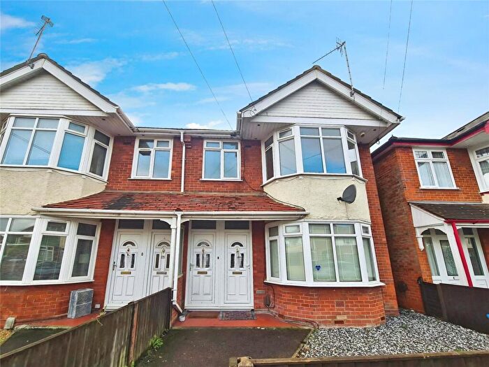 2 Bedroom Flat To Rent In Dawlish Avenue, Southampton, Hampshire, SO15