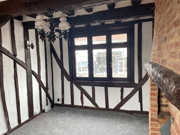 2 Bedroom Flat To Rent In Rayleigh Road, Leigh-On-Sea, Essex, SS9
