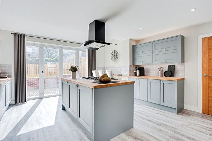 4 Bedroom Detached House For Sale In Wakefield Road, Normanton, WF6