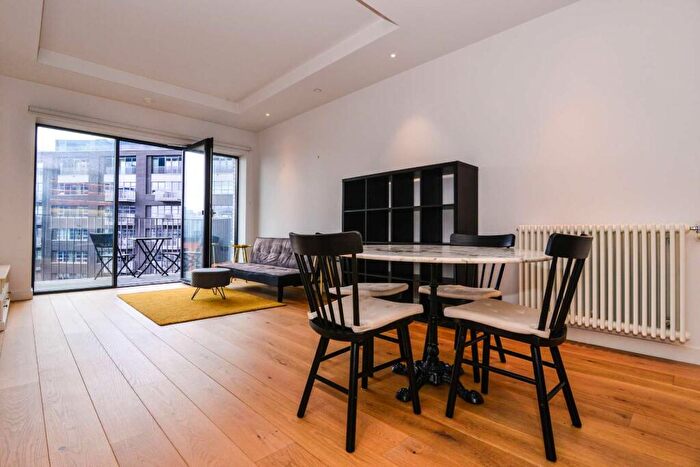 1 Bedroom Flat To Rent In Botanic Square, Canning Town, London, E14