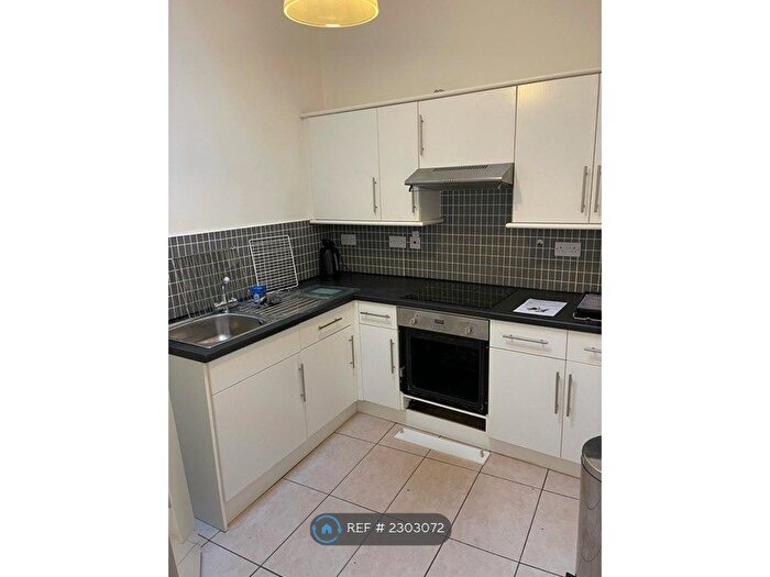 Studio To Rent In Kelvin Drive, Glasgow, G20