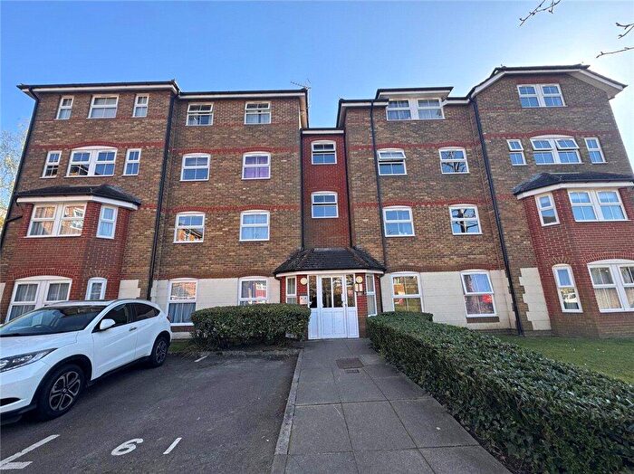 2 Bedroom Apartment For Sale In Wingate Court, Aldershot, Hampshire, GU11