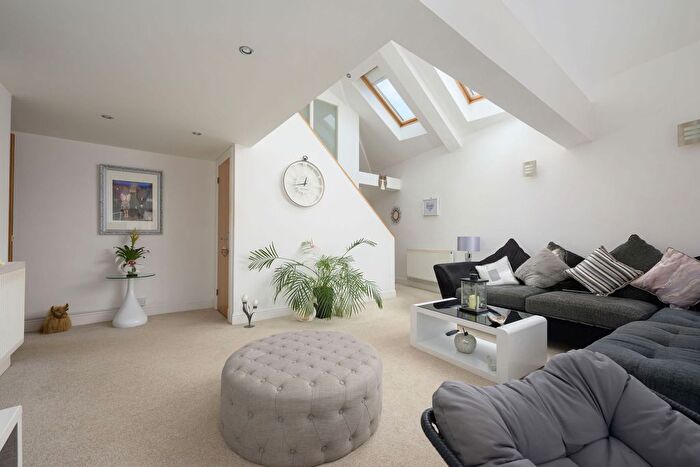 2 Bedroom Flat For Sale In Wellgreen Lane, Stirling, FK8