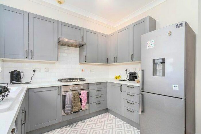 2 Bedroom Flat To Rent In Fallowfield, Cambridge, CB4